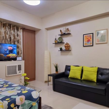 One Palm Tree Villas Condo Across Naia Terminal 3 Manille Extérieur photo