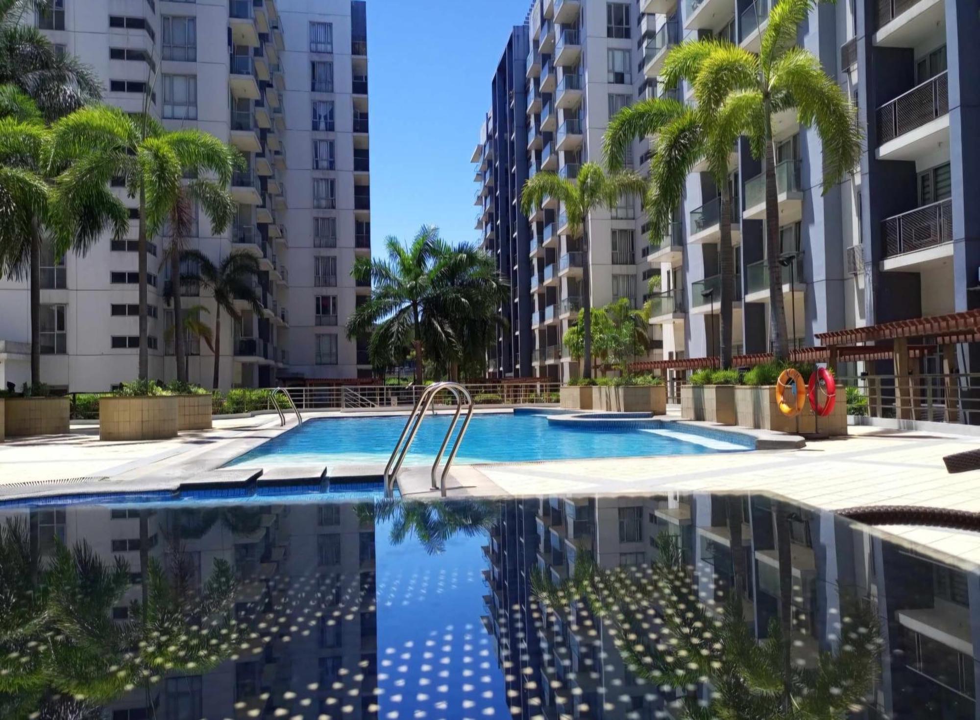One Palm Tree Villas Condo Across Naia Terminal 3 Manille Extérieur photo